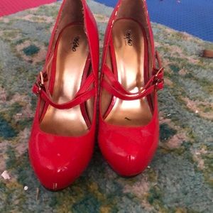 Red  pumps